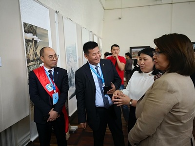 我校艺术学院教师魏意苹赴吉尔吉斯斯坦参加 “2019上海合作组织比什凯克峰会国际和平艺术家美术作品展”